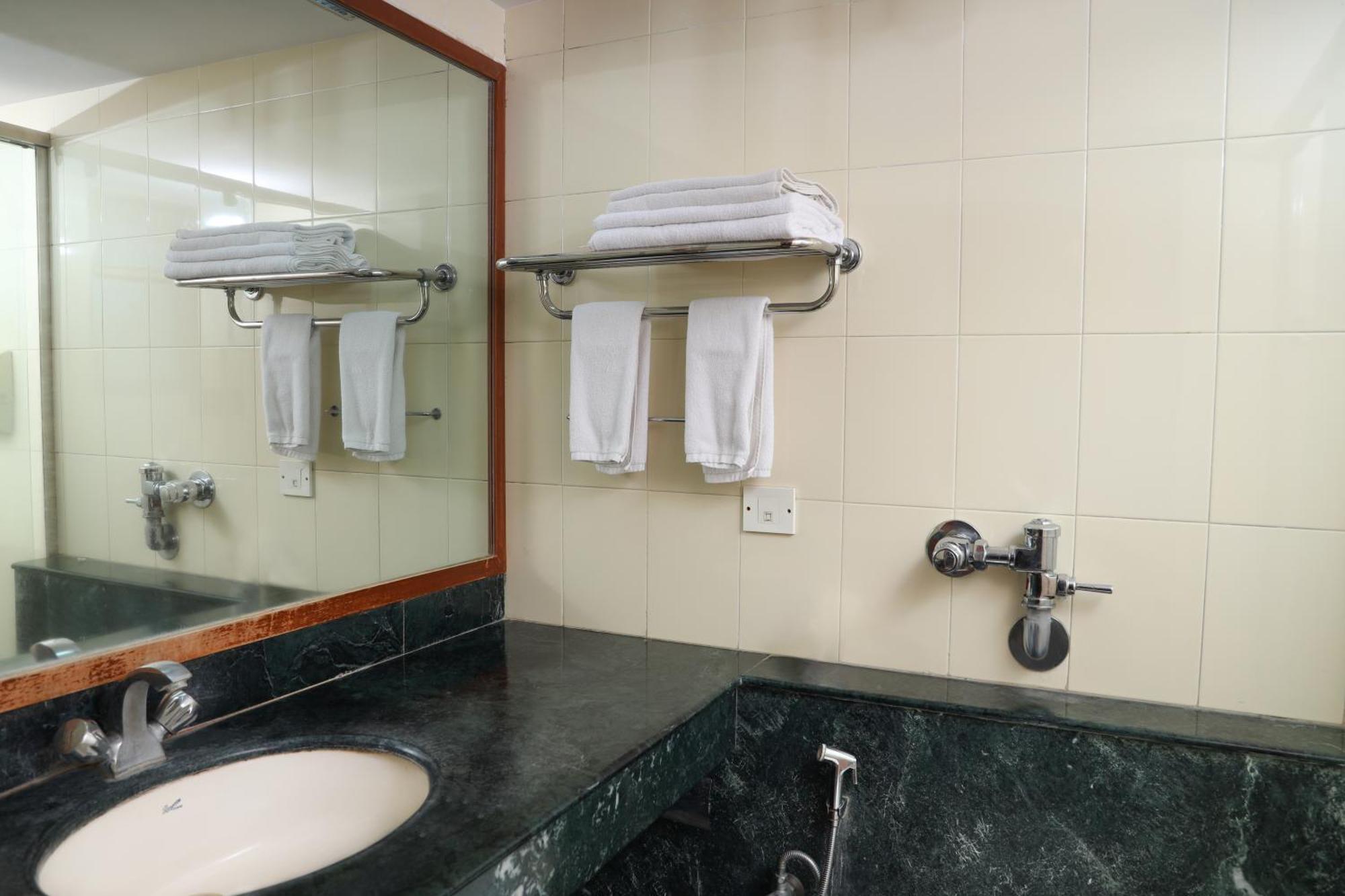 Bell Hotel Sivakasi Екстер'єр фото